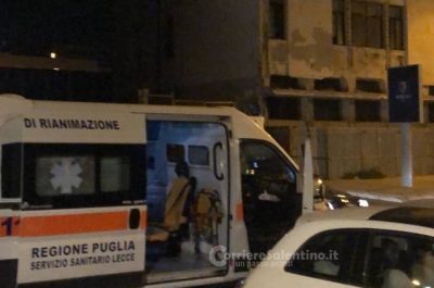 Tragedia sfiorata sul lungomare di Gallipoli: cade tra due scogli acuminati, poi sbatte la testa e sviene - Corriere Salentino