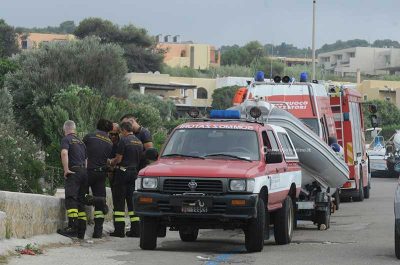 Sbarco nella notte, i migranti arrivano su barca a vela: si temono dispersi in mare, ricerche in corso - Corriere Salentino