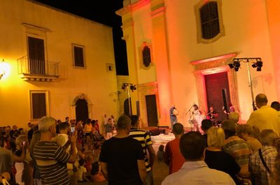 Le “Vie del Miele”, una dolce notte piena di visitatori: un successo che valorizza le radici di Melendugno - Corriere Salentino