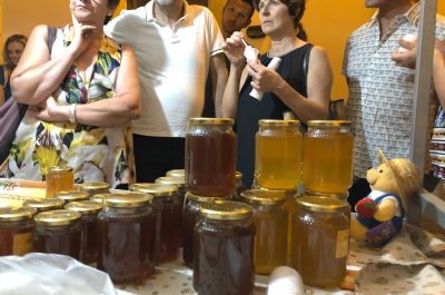 Le “Vie del Miele”, una dolce notte piena di visitatori: un successo che valorizza le radici di Melendugno - Corriere Salentino