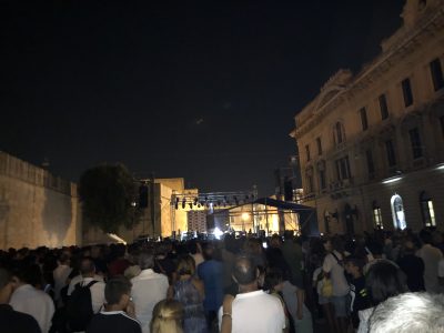 In migliaia per applaudire Edoardo Bennato, rock e canzoni d’autore di grande qualità - Corriere Salentino