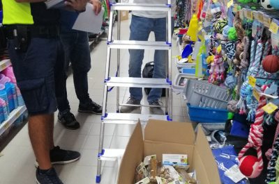 Sugli scaffali cibo per cani scaduto da mesi e non tracciabile, scattano sequestro e multa - Corriere Salentino