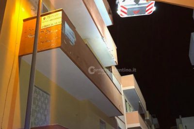 Si staccano pezzi di balcone e colpiscono un’auto, tanta paura per le strade di Gallipoli - Corriere Salentino