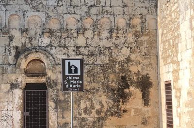 Discarica d’Aurio un anno dopo, guaina consumata, rifiuti ancora lì e abbandono - Corriere Salentino