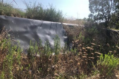 Discarica d’Aurio un anno dopo, guaina consumata, rifiuti ancora lì e abbandono - Corriere Salentino