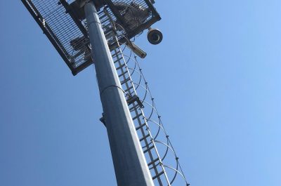 Discarica d’Aurio un anno dopo, guaina consumata, rifiuti ancora lì e abbandono - Corriere Salentino