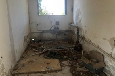 Discarica d’Aurio un anno dopo, guaina consumata, rifiuti ancora lì e abbandono - Corriere Salentino