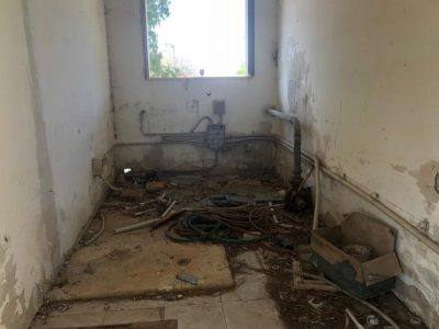 Discarica d’Aurio un anno dopo, guaina consumata, rifiuti ancora lì e abbandono - Corriere Salentino