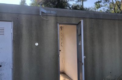 Discarica d’Aurio un anno dopo, guaina consumata, rifiuti ancora lì e abbandono - Corriere Salentino