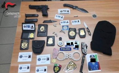 Si finge dell’FBI e della Polizia di Stato con tesserini, medaglie al valore e divise fasulle, arrestato - Corriere Salentino