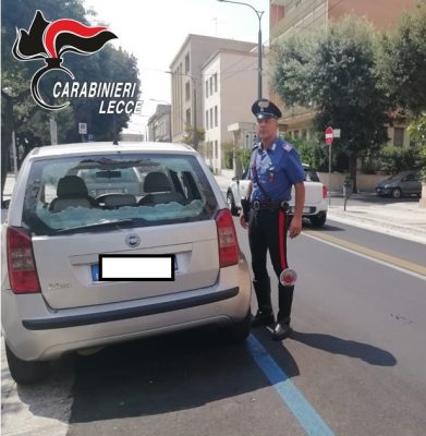 Sfascia le auto a colpi di pietra, mattinata di follia lungo il viale della stazione: "Italia vaffanculo" - Corriere Salentino