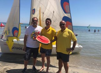 Frutta fresca vien dal mare su ‘goletta gialla’ Coldiretti sulla riva di Lido York