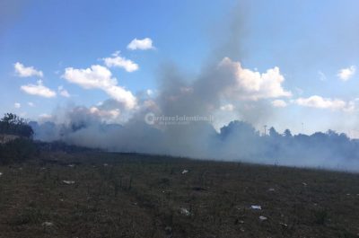 A fuoco la discarica abusiva "spiata" dal satellite, un ferito. Ora si respira plastica bruciata - Corriere Salentino