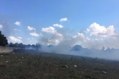 A fuoco la discarica abusiva "spiata" dal satellite, un ferito. Ora si respira plastica bruciata - Corriere Salentino