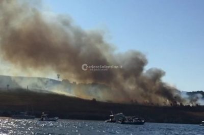 Incendio alla baia delle Orte, in fiamme ettari di macchia mediterranea - Corriere Salentino