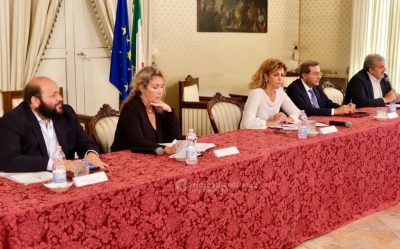 Xylella, decreti attuativi pronti, ma manca la firma. Vertice Lezzi-Emiliano. Produzione dell’olio a -73% - Corriere Salentino