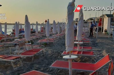 All'alba spunta un lido abusivo, tornano "liberi" 300 metri quadri di spiaggia pubblica - Corriere Salentino