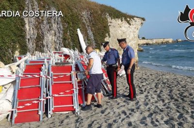 All'alba spunta un lido abusivo, tornano "liberi" 300 metri quadri di spiaggia pubblica - Corriere Salentino