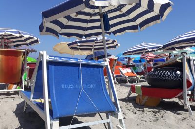 La carica dei maleducati: rifiuti abbandonati, palle che colpiscono donne incinte e occupazioni abusive - Corriere Salentino