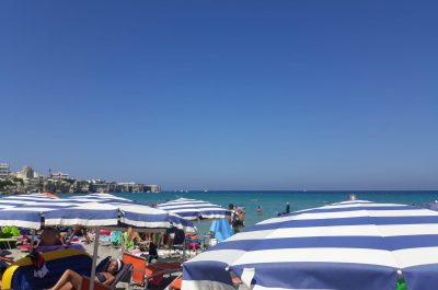 La carica dei maleducati: rifiuti abbandonati, palle che colpiscono donne incinte e occupazioni abusive - Corriere Salentino