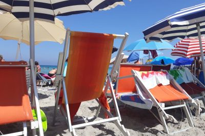 La carica dei maleducati: rifiuti abbandonati, palle che colpiscono donne incinte e occupazioni abusive - Corriere Salentino