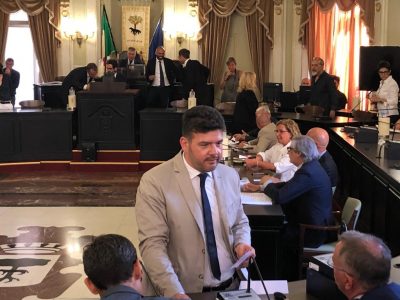Delli Noci si dimette. Nuzzaci al suo posto, Signore vicesindaco. Emiliano attende M5S - Corriere Salentino