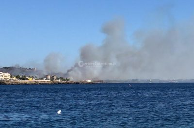 Il Salento continua a bruciare: nuovo rogo nel pomeriggio, fuoco nei pressi della "Montagna Spaccata" - Corriere Salentino