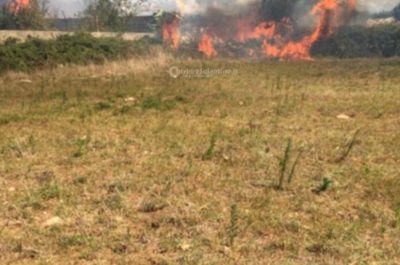 A fuoco la discarica abusiva "spiata" dal satellite, un ferito. Ora si respira plastica bruciata - Corriere Salentino