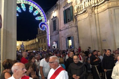 Monsignor Seccia invita a essere uomini migliori, vicini agli ultimi e cita corruzione, Xylella, Ilva e Cerano - Corriere Salentino