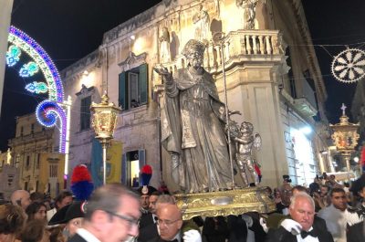 Monsignor Seccia invita a essere uomini migliori, vicini agli ultimi e cita corruzione, Xylella, Ilva e Cerano - Corriere Salentino