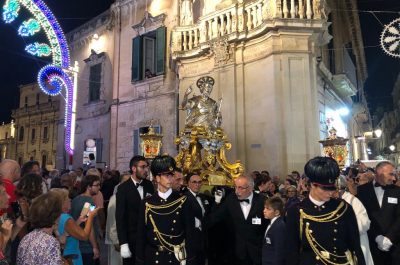 Monsignor Seccia invita a essere uomini migliori, vicini agli ultimi e cita corruzione, Xylella, Ilva e Cerano - Corriere Salentino
