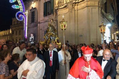 Monsignor Seccia invita a essere uomini migliori, vicini agli ultimi e cita corruzione, Xylella, Ilva e Cerano - Corriere Salentino