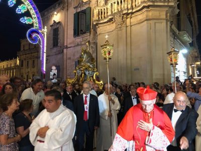 Monsignor Seccia invita a essere uomini migliori, vicini agli ultimi e cita corruzione, Xylella, Ilva e Cerano - Corriere Salentino