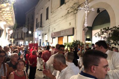 Monsignor Seccia invita a essere uomini migliori, vicini agli ultimi e cita corruzione, Xylella, Ilva e Cerano - Corriere Salentino