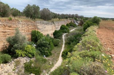 La discarica fantasma a due passi da Lecce che tutti ignorano: un camion scarica periodicamente e poi brucia - Corriere Salentino