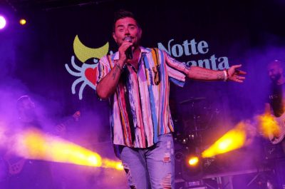 Notte della Taranta: boom di pubblico per la tappa leccese. Emiliano si scatena a Torrepaduli - Corriere Salentino