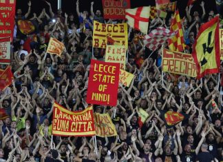 La trasferta a Lecce gli costa una denuncia: accese fumogeno in campionato, tifoso salernitano nei guai