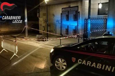 Due bagagli sospetti per le strade della festa e scatta l'allarme "bomba", intervengono gli artificieri - Corriere Salentino