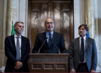 Governo M5S – Pd sempre più vicino e Stefano attacca. Nel Pd i big pugliesi si preparano agli incarichi di governo