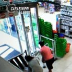 Rubano pentole dal centro commerciale, i filmati le incastrano: denunciate due giovani - Corriere Salentino