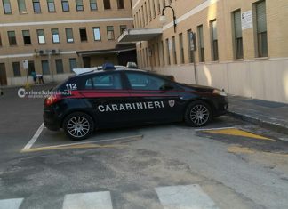 Shock in ospedale, paziente si lancia dalle scale del secondo piano: muore sul colpo