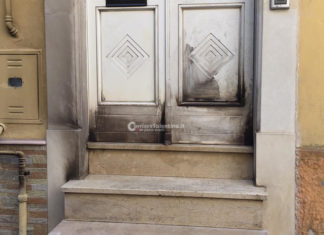 Bruciato l’ingresso di casa del professor Sebastiano Zenobini. La solidarietà di sindacati e Italia Nostra