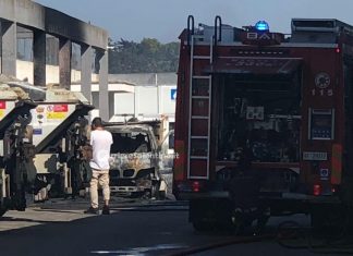 Fiamme nel deposito della Monteco, rogo distrugge tre mezzi: si indaga sulle cause