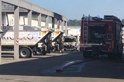 Fiamme nel deposito della Monteco, rogo distrugge tre mezzi: si indaga sulle cause - Corriere Salentino