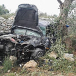 Esce fuori strada ed abbatte un muretto a secco, poi "vola" nei campi e resta incastrato nell'auto - Corriere Salentino