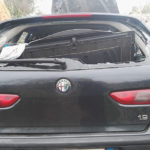 Esce fuori strada ed abbatte un muretto a secco, poi "vola" nei campi e resta incastrato nell'auto - Corriere Salentino