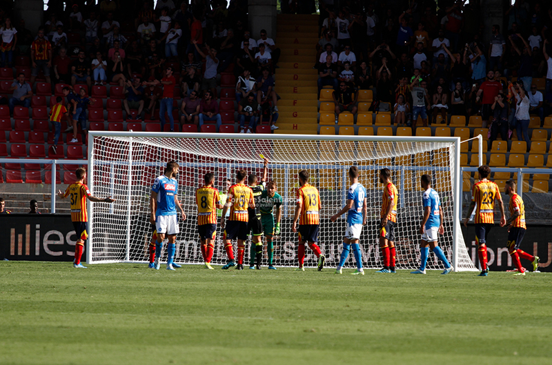 Il Napoli vince 1-4 al Via del Mare. Il Lecce gioca senza una punta - Corriere Salentino