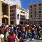Fridays For Future, alunni e prof in corteo con la benedizione del ministro: “Bisogna esserci, no plastica” - Corriere Salentino