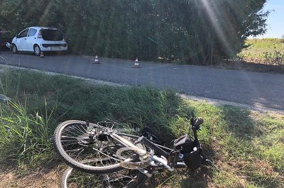 Travolto in bici da un'auto in corsa: turista 57enne muore in ospedale - Corriere Salentino