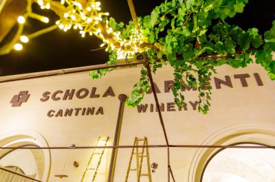 Schola Sarmenti presenta i suoi nuovi “cillenti” amori, un rosè brut e un bianco, in attesa del rosso - Corriere Salentino